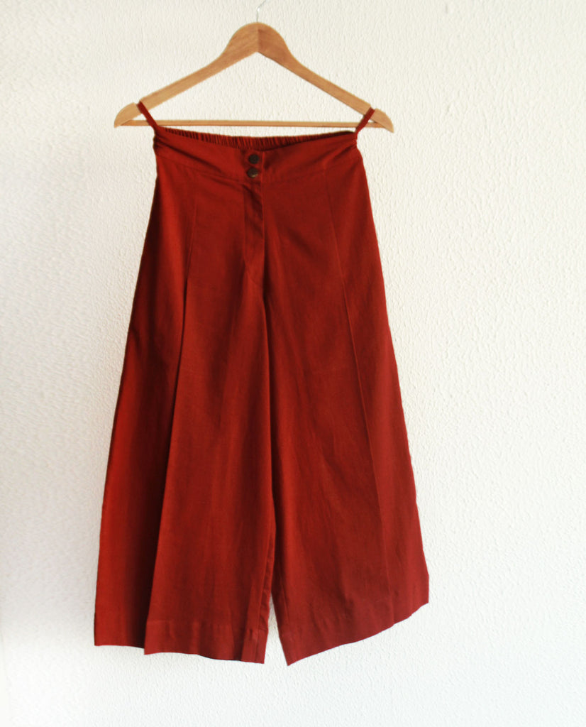 Pleated  cherry pants